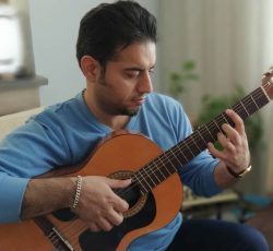 آموزش گیتار اسپانیش در سه سبک تخصصی با هجده سال سابقه (خلیلی)