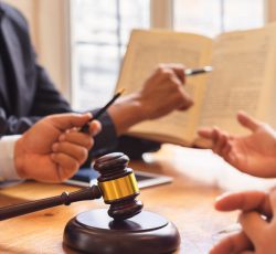 وکیل دعاوی ملکی و طلاق وداوری در اختلافات شما