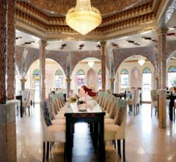 رستوران نگارستان  در ملک شهر